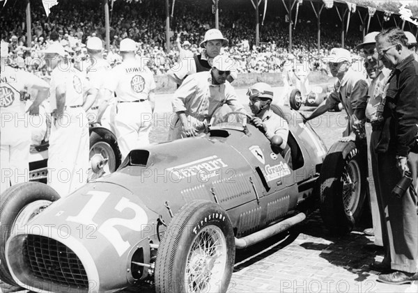 Alberto Ascari at the wheel of a 4.5 litre Ferrari, Indianapolis, 1952. Artist: Unknown