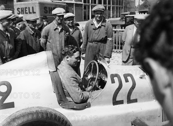 Manfred von Brauchitsch in a Mercedes-Benz, French Grand Prix, Montlhéry, 1934. Artist: Unknown