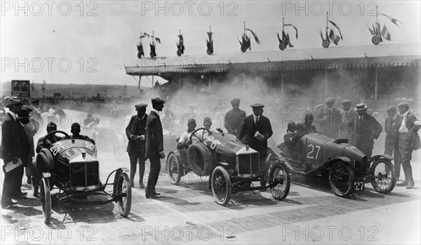 The starting line at the Grand Prix de L'ACF des Cyclecars, Amiens, France, 1913. Artist: Unknown