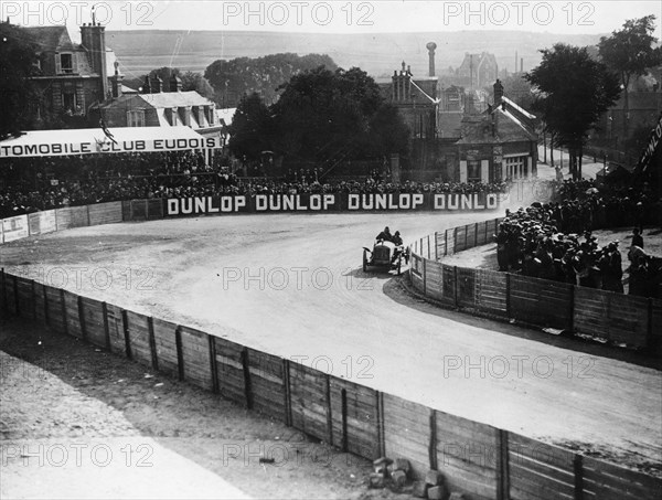 An Austin 100hp car taking a bend, French Grand Prix, Dieppe, 1908. Artist: Unknown