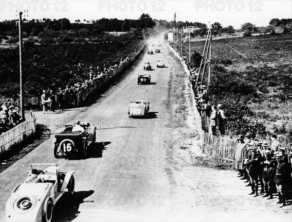 Le Mans 24 Hour race, soon after the start, France, 1928. Artist: Unknown