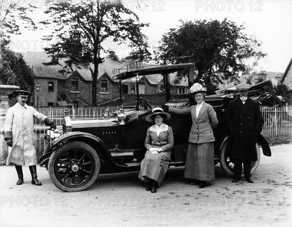 People with a 1914 Singer. Artist: Unknown