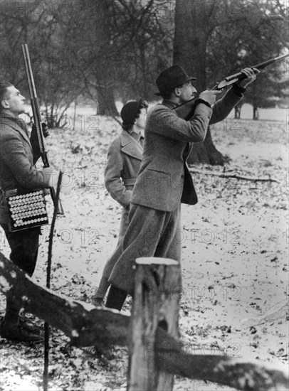 Earl of Shrewsbury, Miss Lane and their chauffeur on a shoot, c1946. Artist: Unknown