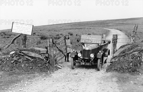 A Morris Bullnose driving through a gateway, early 1920s. Artist: Unknown