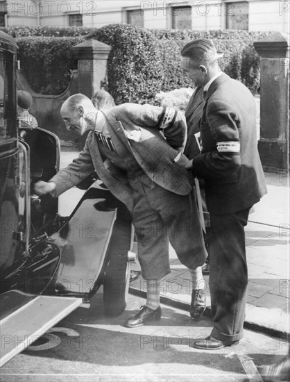 A judge inspecting a car at the Southport Rally, 1928. Artist: Unknown