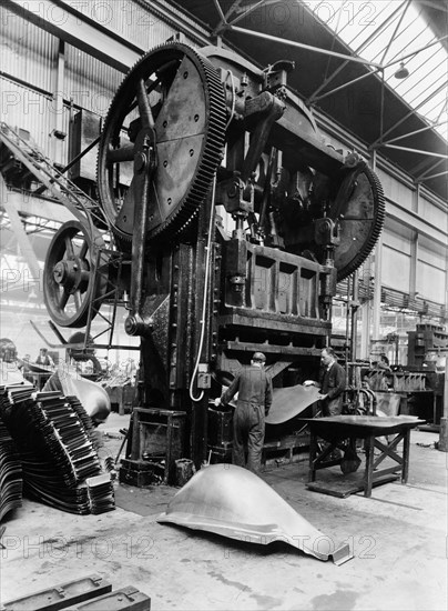 Giant press, Vauxhall factory, Luton, Bedfordshire, 1935. Artist: Unknown