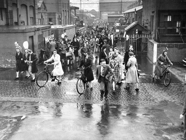 Employees leaving the Rolls-Royce works, Derby, WWII, c1939-c1945. Artist: Unknown