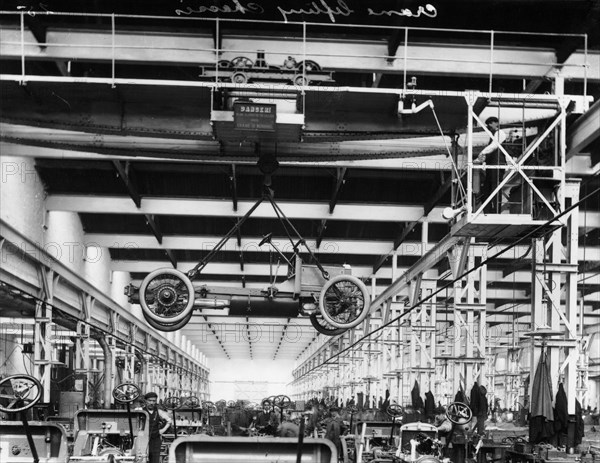 The Daimler chassis shop, c1911-c1914. Artist: Unknown