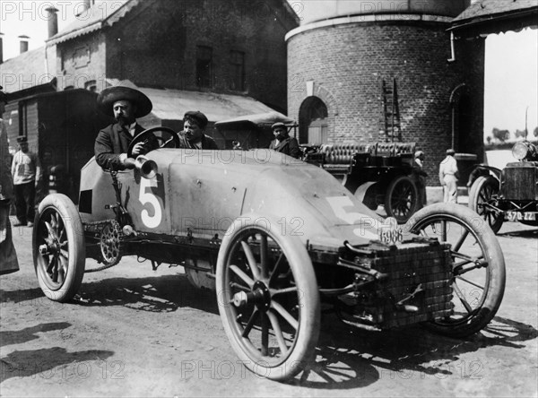 Pipe car driven by Lucien Hautvast, Circuit des Ardennes, Belgium, 1904. Artist: Unknown