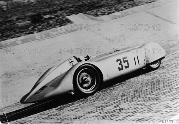 Mercedes Streamliner car of Rudolf Caracciola in the Avusrennen race, Berlin, Germany, 1937. Artist: Unknown