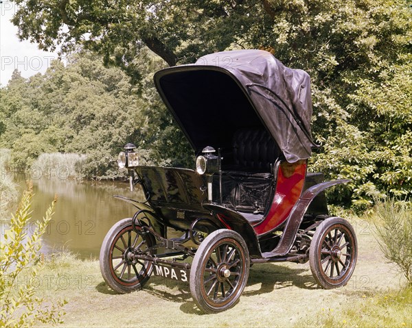 1901 Columbia Electric car. Artist: Unknown