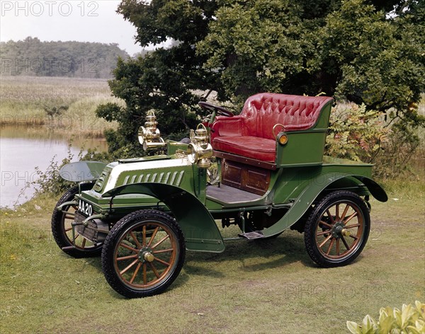 A 1903 De Dion Bouton Model Q. Artist: Unknown