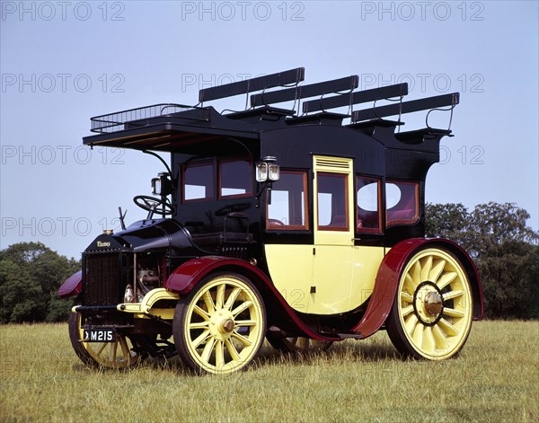 A 1913 Thames coach. Artist: Unknown