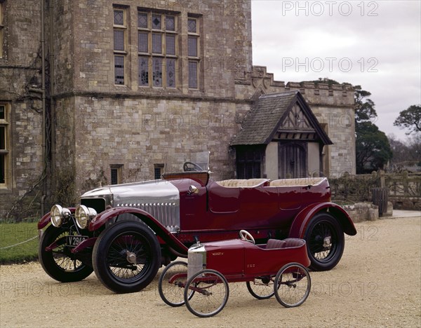 A 1915 Vauxhall Prince Henry. Artist: Unknown