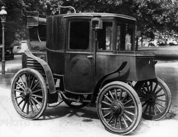 A Columbia Electric car, c1899. Artist: Unknown