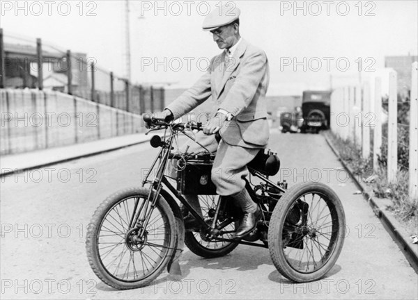 An 1898 De Dion tricycle and rider, (c1898?). Artist: Unknown