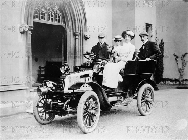 De Dion car and passengers, c1902. Artist: Unknown