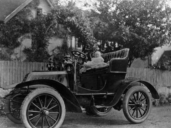 A baby on the seat of a De Dion Bouton car, 1903. Artist: Unknown