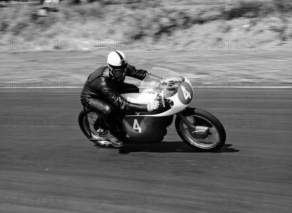 An Ariel 250 racing at Snetterton, Norfolk, 1962. Artist: Unknown