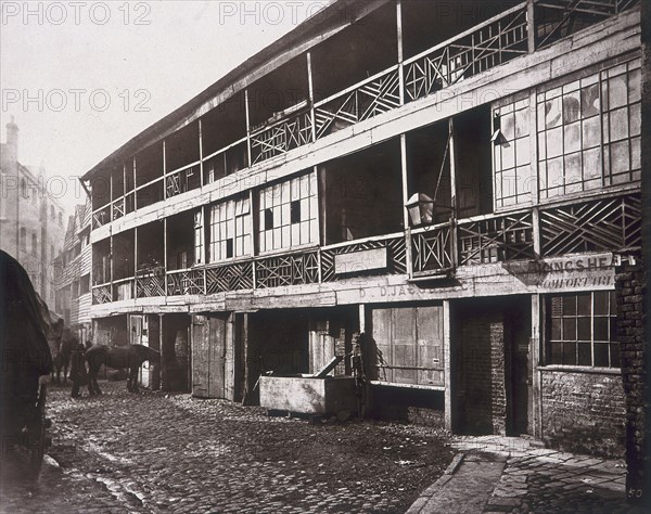 King's Head Inn, Southwark, London, 1881. Artist: Henry Dixon