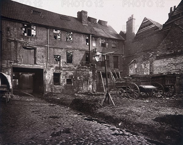 White Hart Inn yard, Southwark, London, 1881. Artist: Henry Dixon