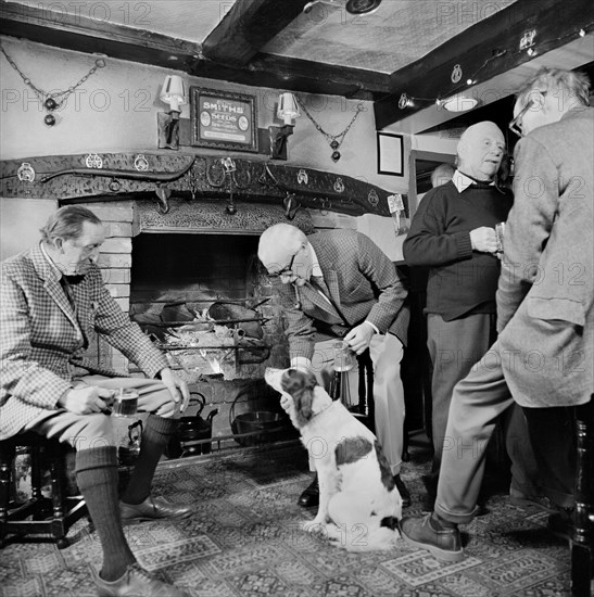 Traditional English pub, Hampshire, 1978-1980