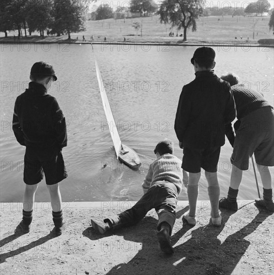 Model boating lake, near Parliament Hill, Hampstead Heath, London, c1960-c1965(?)