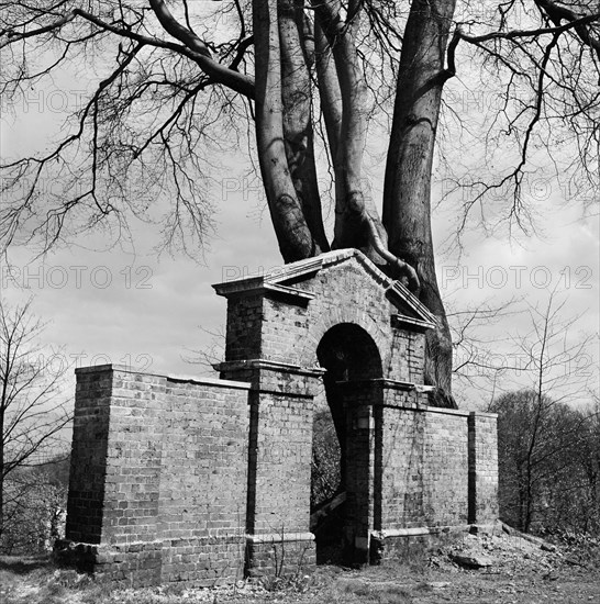 Classical arch, North End Way, Hampstead Heath, London, 1960-1965