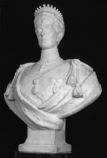 Bust of Queen Mary, consort of King George V, 1914. Artist: George Frampton