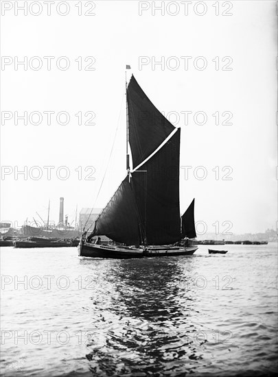 Topsail barge under sail on the Thames, London, c1905. Artist: Unknown