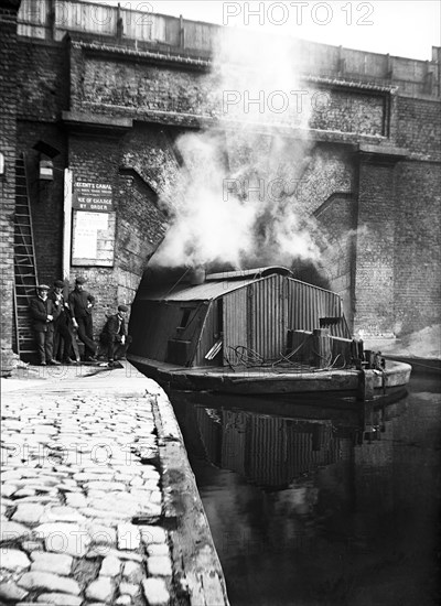 The western entrance to Pentonville Tunnel, Regent's Canal, London, c1905. Artist: Unknown