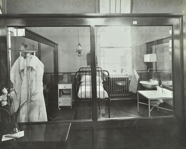 An isolation chamber, Brook General Hospital, London, 1935. Artist: Unknown.