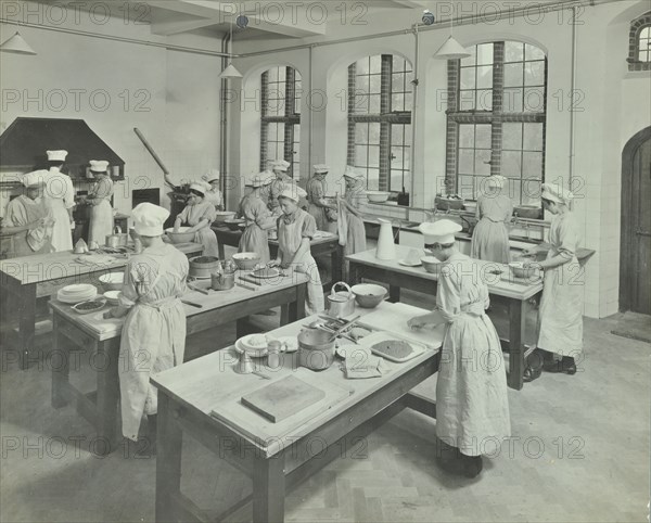 Cookery class, Hammersmith Trade School for Girls, London, 1915. Artist: Unknown.