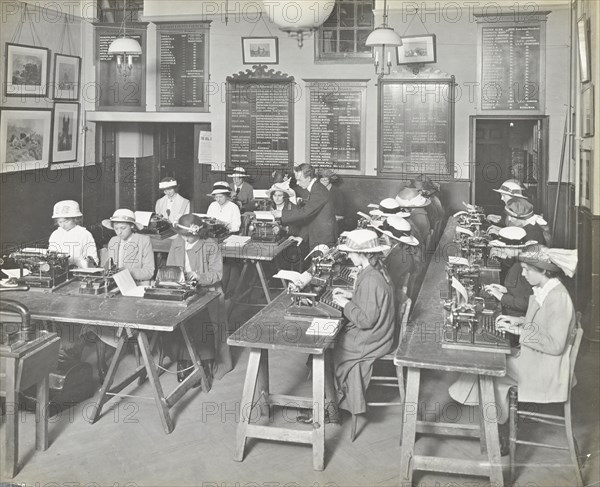 Typewriting class for women, Blackheath Road Evening Institute, London, 1914. Artist: Unknown.