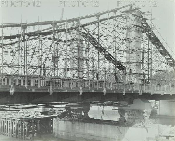 The building of the new Chelsea Bridge, London, 1937. Artist: Unknown.
