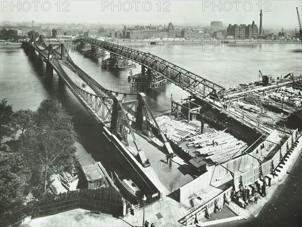 Old Lambeth Bridge with temporary footbridge alongside, London, before 1932. Artist: Unknown.