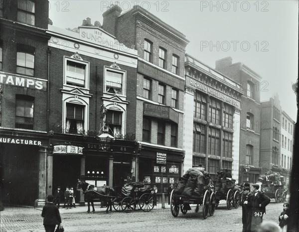 Carts outside the Sundial public house, Goswell Road, London, 1900. Artist: Unknown.