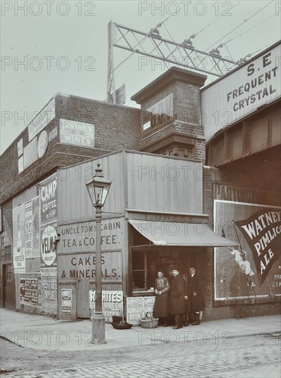 Uncle Tom's Cabin tea stall, Wandsworth Road, London, 1909. Artist: Unknown.