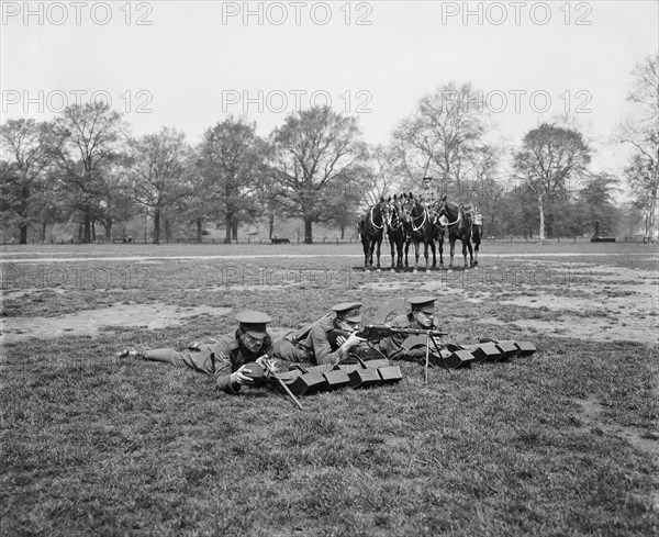 British Army machine gun troop, May 1918