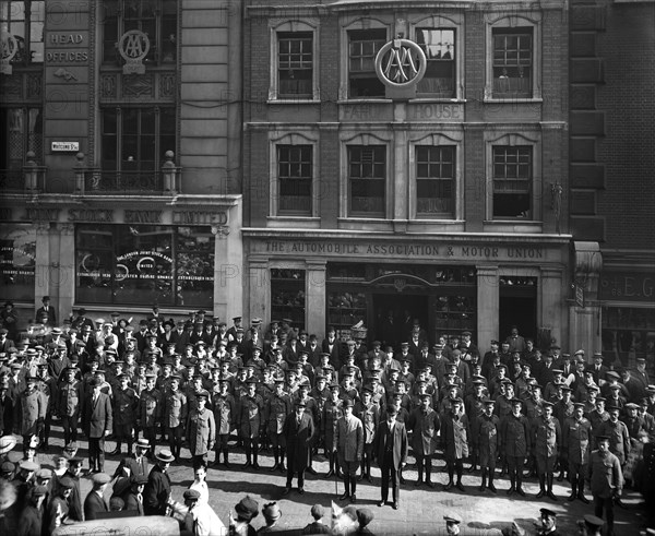 Mass enlistment of AA road scouts in the British Army, London, September 1914