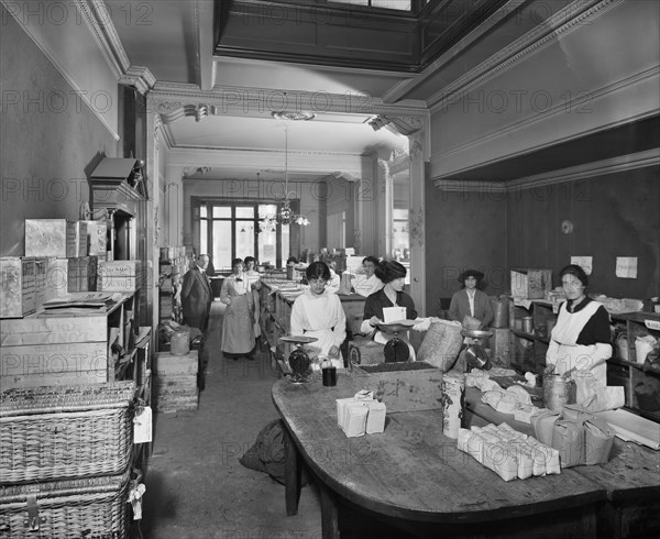 Women packing groceries at the National Food Fund building, London, February 1915