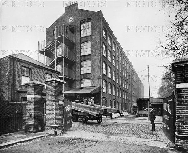 Aircraft manufacturing, Waring and Gillow factory, Hammersmith, London, November, 1916