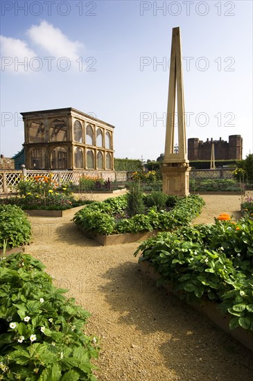 Elizabethan garden, Kenilworth Castle, Warwickshire, 2008