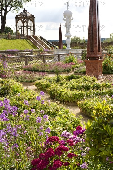 Elizabethan garden, Kenilworth Castle, Warwickshire, 2009