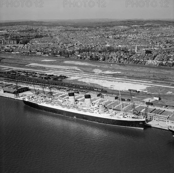 RMS 'Mauretania' at the New Docks (Western Docks), Southampton, Hampshire, 1949