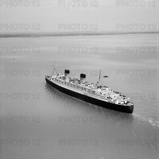 RMS 'Queen Elizabeth' in the Solent approaching Southampton Water, Hampshire, 1949