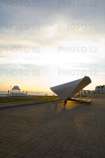 Bandstand and seafront shelter in front of the De La Warr Pavilion, Bexhill-on-Sea, Sussex, 2006