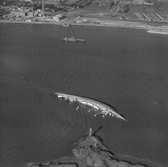 Shipwreck at Fiddler's Reach on the River Thames, London, November 1964