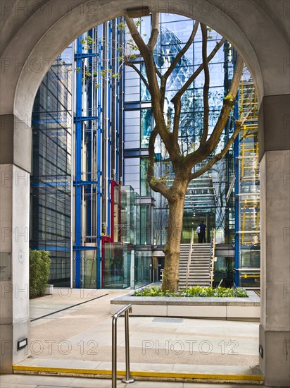 Entrance porch, Lloyd's Register of Shipping, 71 Fenchurch Street, City of London, 2011