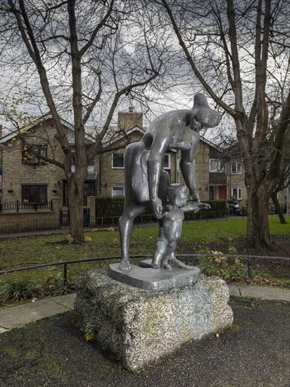 The Lesson', sculpture by Franta Belsky, Bethnal Green, London, 2015